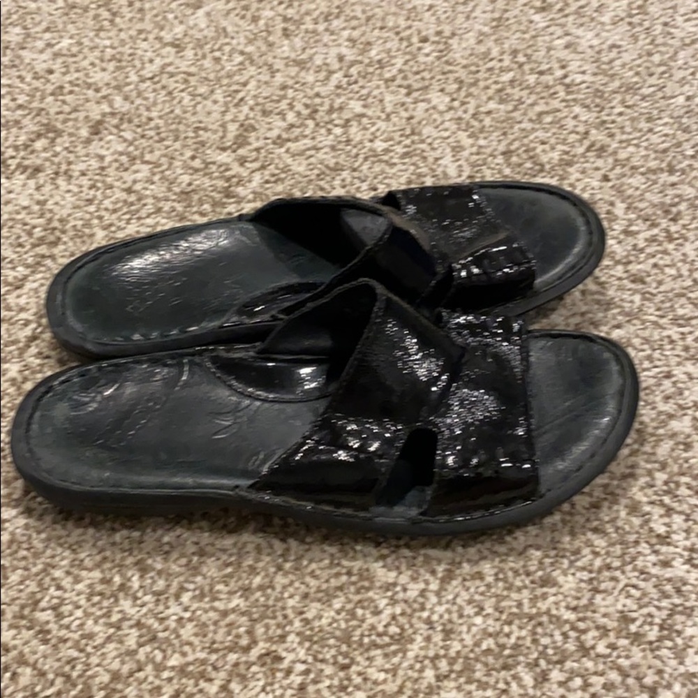Women’s size 8 Born sandals